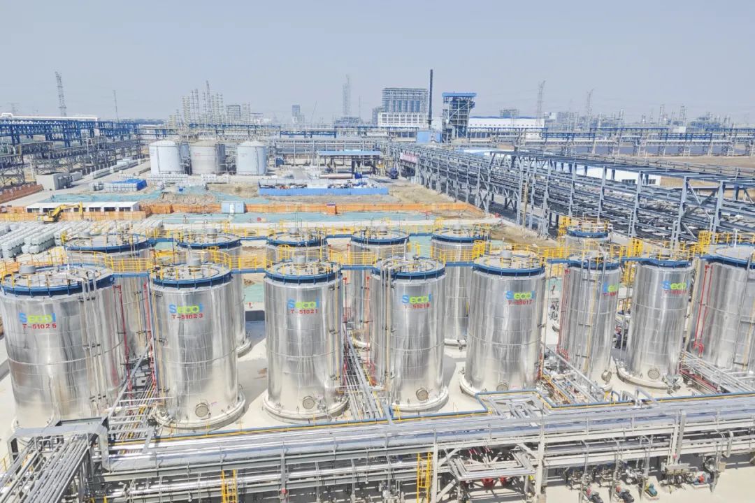 國內首套萬噸級脂肪仲醇聚氧乙烯醚裝置擴建項目 原料成品罐區投料成功